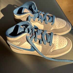 Jordan Kids
Air Jordan 1 Retro High OG blue sneakers